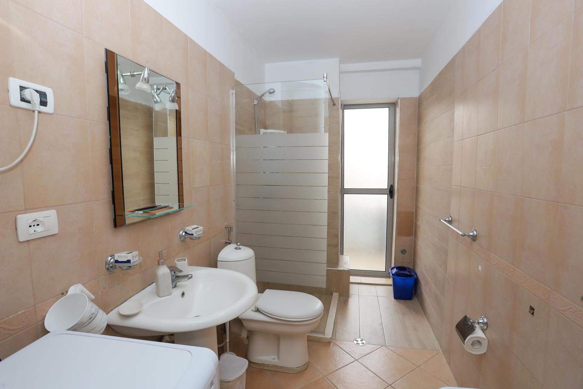 New Bazar Selvia Apartment 地拉那 外观 照片